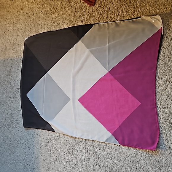 EUC Luxurious Polyester Scarf - Picture 2 of 3